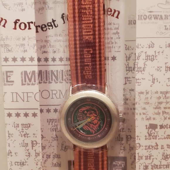Harry Potter Wizarding World Gryffindor Watch New - Picture 2 of 3